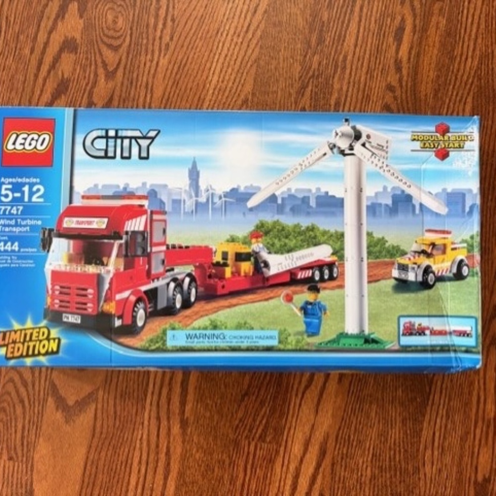LEGO City Wind Turbine Transport # 7747 | New Factory Sealed Retired Box Damage